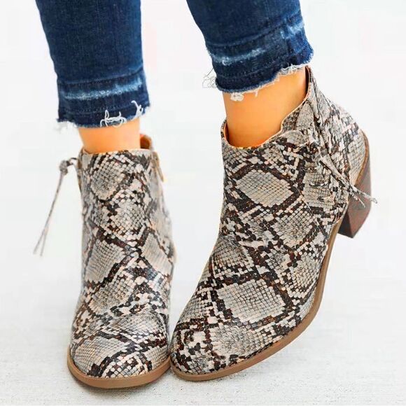MIA Snakeskin Pointed Toe Short Heel Ankle Bootie Boots Size 8.  B67 - Picture 1 of 8
